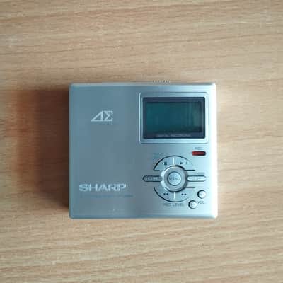 Sharp DR7 2002 - Sharp portable mini disc player MD Dr 7 working image 2