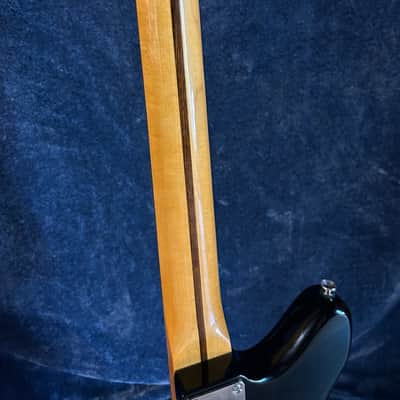 Squier Classic Vibe '60s Jazzmaster Black w/Gold Anodized Pickguard 2022 - Black image 8