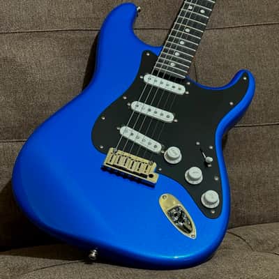 Fender American Ultra II Stratocaster with Fender Premium Hardshell Case and all Case Candy -  2024 Model in Noble Blue with Ebony Fretboard image 4