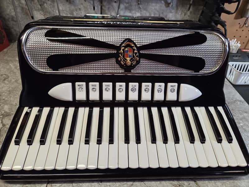 Contello Italian accordion 15.5"keyboard 3/5 reed lightweight Guerrini build image 1