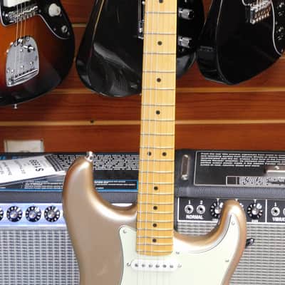 Fender American Professional Classic Stratocaster 2025 - Faded Firemist Gold image 3