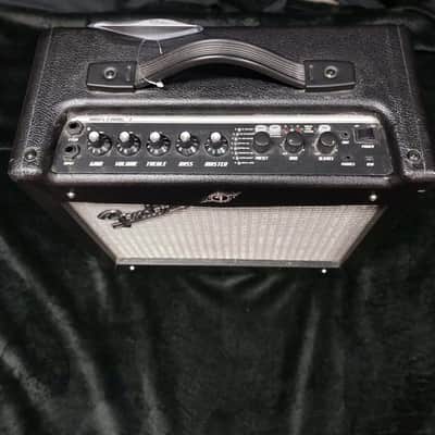 Fender Mustang I V.2 20-Watt 1x8" Modeling Guitar Combo - Black image 2