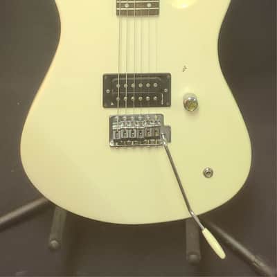 Yamaha RGX 110 1987- 91 - Pearl White image 1