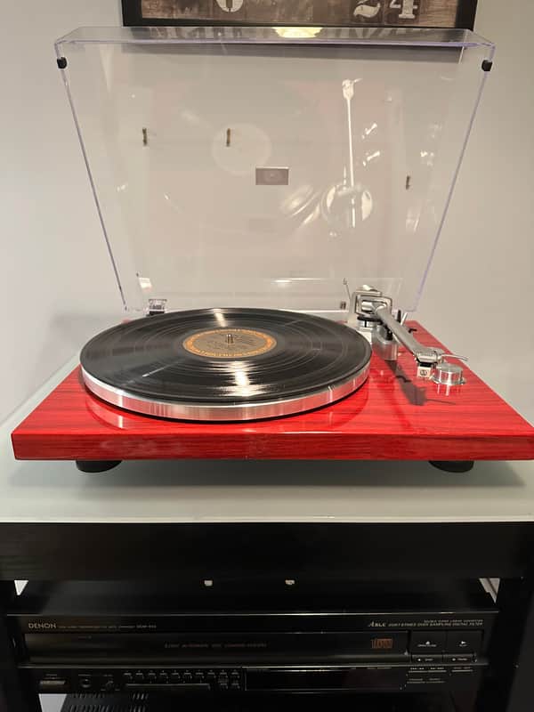 1byone H005 Bluetooth Belt-Drive Turntable - Red simulated wood
