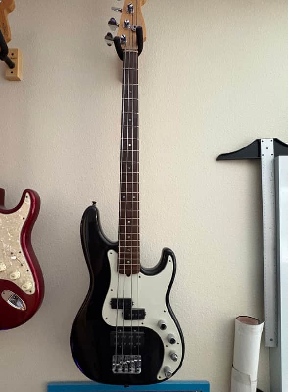 Fender American Precision Bass Deluxe 1995-2000 - Gloss Black image 1