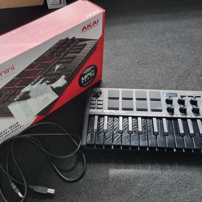Akai MPK Mini MKIII 25-Key MIDI Controller 2020 - Present - Black with Black Keys