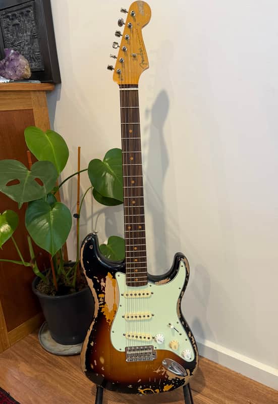 Fender Mike McCready Signature Stratocaster 2023 - Present - 3-Color Sunburst Relic