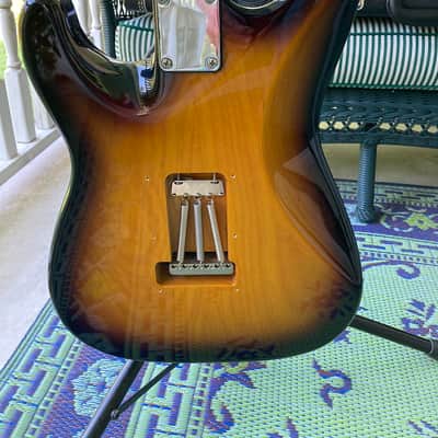Suhr Classic S SSS with Maple Fretboard 2018 - Present - 3 Tone Burst image 2