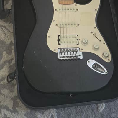 Squier Standard Stratocaster HSS with Maple Fretboard (Made in Korea) 1989 - 1992 - Black image 2