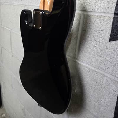 Fender Standard Jazz Bass with Rosewood Fretboard 1999- Bartolini Pick Ups- Black image 14
