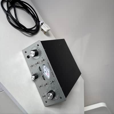 Universal Audio 710 Twin-Finity Microphone Preamp 2009 - Present - Silver image 2