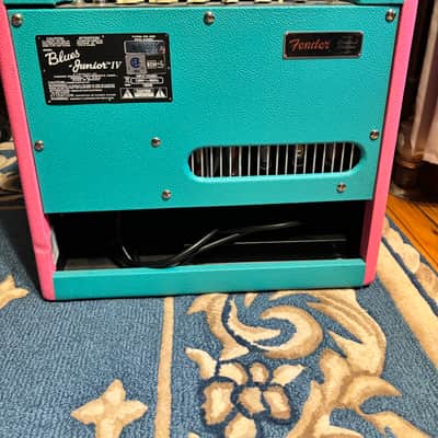 Fender Blues Junior IV FSR Limited Edition "LA Vice" 15-Watt 1x12" Guitar Combo 2020 - Hot Pink / Seafoam Green Bild 2