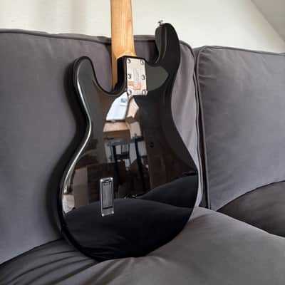 Ernie Ball Music Man StingRay 4 H 2EQ Black with Maple Fretboard 2005 image 6