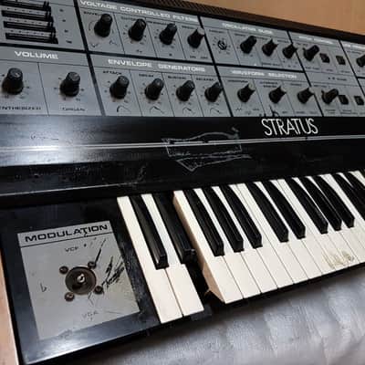 Crumar Stratus Synthesizer - CEM 3310 / 3320 / 3330 Chips