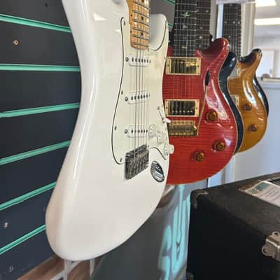 Fender Player Stratocaster Polar White 2021 Electric Guitar image 3