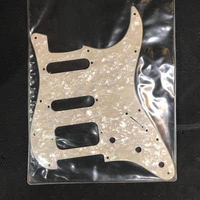 Golpeador Pickguard Fender Fat Strat 1HB/2SC White Pearl Aged image 2