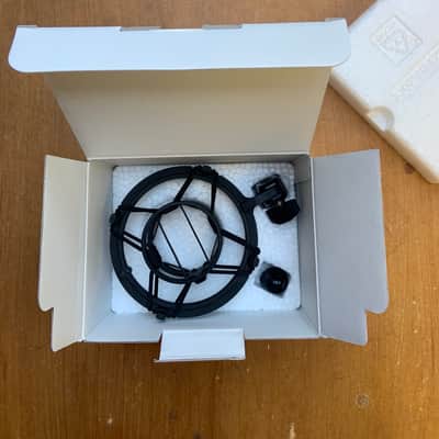 Audio-Technica At4033a Large Diaphragm Mic with Suspension Mount image 4