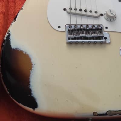 Fender Custom Shop 57 Stratocaster Relic 2015 - Vintage White Over Sunburst image 2