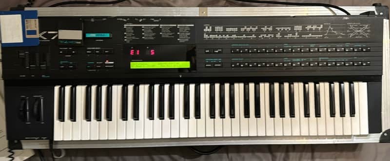 Yamaha DX7IIFD 61-Key 16-Voice Digital Synthesizer with Floppy