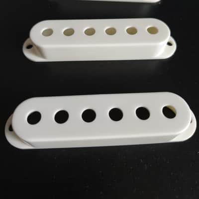 3 WD Parchment (Old White) 52,5 mm Stratocaster style Pickup Covers image 3