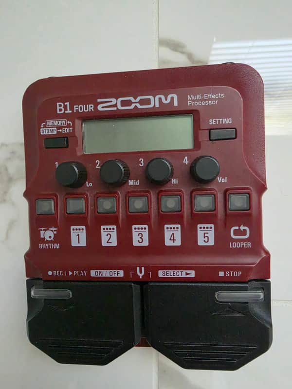 Zoom B1 Four