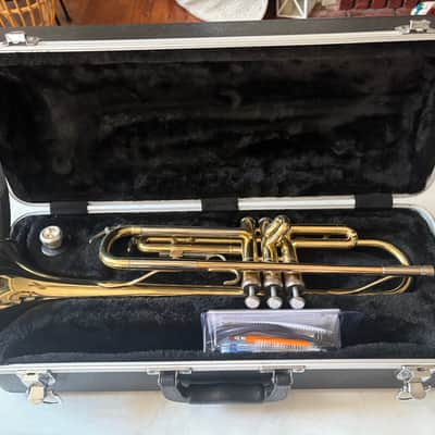 Yamaha YTR-2320 Trumpet  - Brass image 1