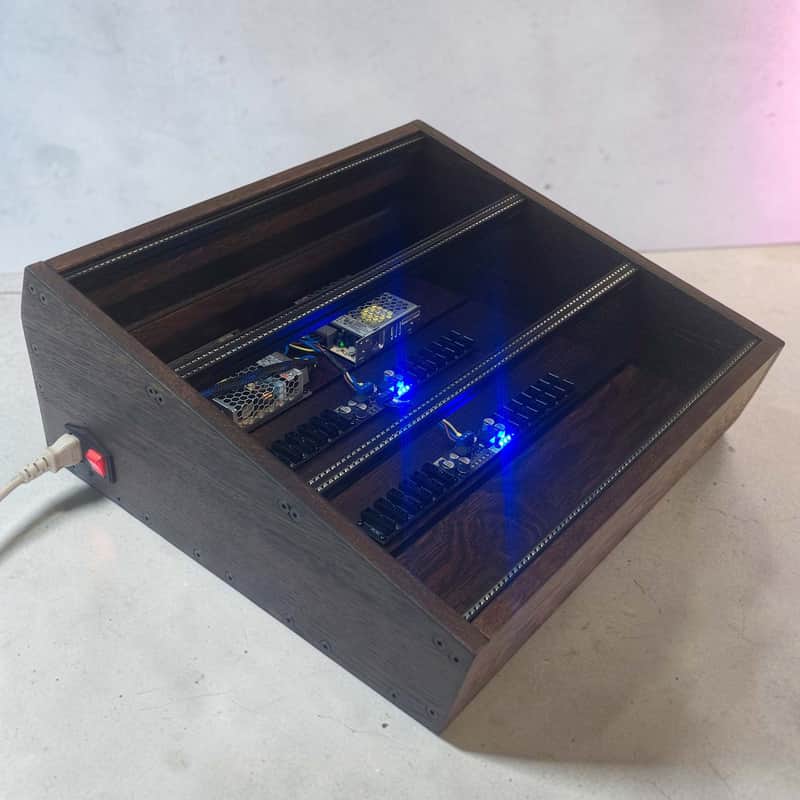 9U / 84hp Eurorack case EVA • Dark oak • Threaded strips • Powered Bild 1