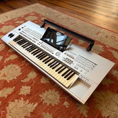 YAMAHA Tyros 1 61-key Arranger Workstation image 3