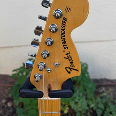 Fender Limited Edition 60th Anniversary American Special Stratocaster 2014 - Sunburst - Maple Fretboard image 7