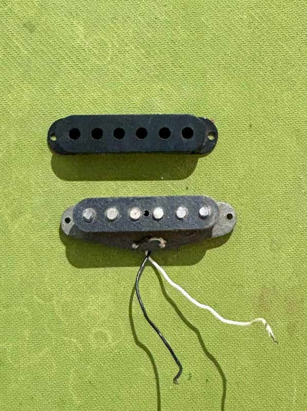 Mid to Late 70s Vintage Fender Stratocaster Gray-Bottom Flat-Pole - Black Cover image 1
