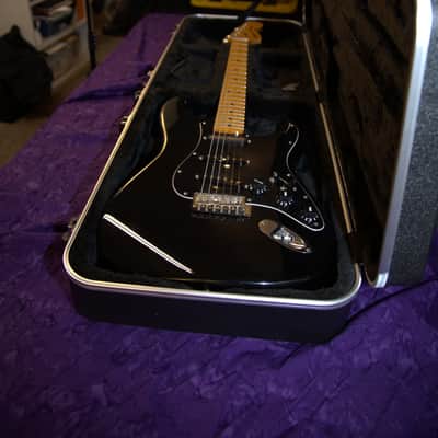 Squier Classic Vibe '70s Stratocaster with Laurel Fretboard 2019 - Present - Black image 4