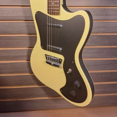 Danelectro DANO 67 Early 2020s - Yellow Gloss - Twin Lipstick Pickups - Vintage-Inspired Offset - Alder body and Maple Neck - Professional Set Up image 8