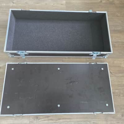Swan Flight Custom Pedal Board 2023 - Silver and black image 3