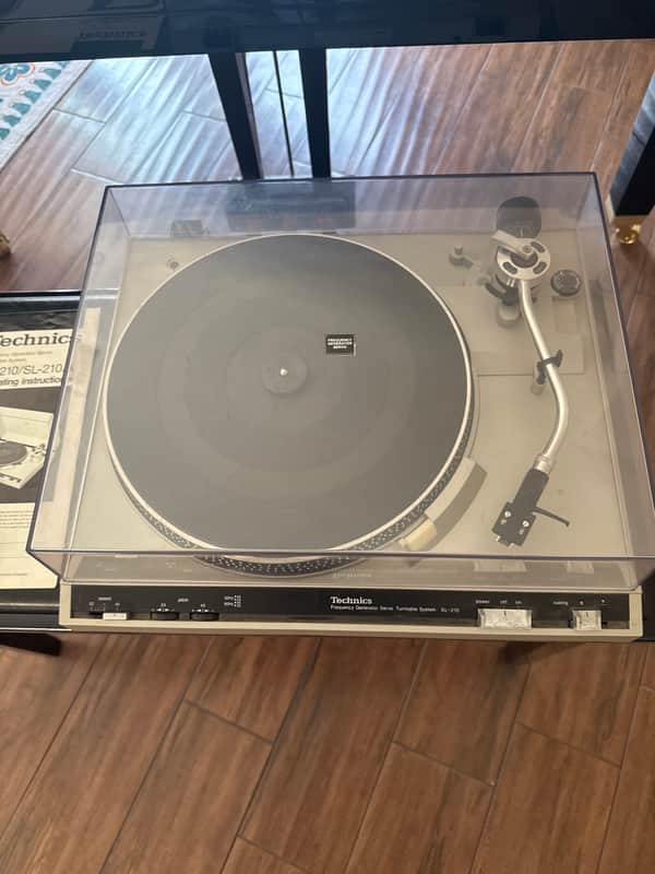 Technics SL-210 1970-1980 - Silver image 1