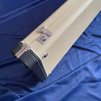 Fender G&G Deluxe Strat/Tele Hardshell Case, Blond with Red Satin Interior image 9