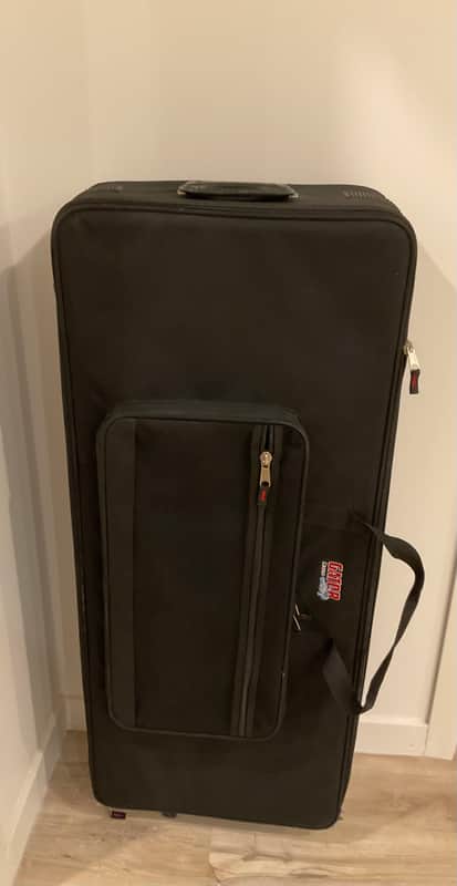 Gator music keyboard case on wheels 45” x 19” x 8” in excellent condition image 1