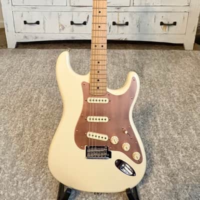 Fender Deluxe Roadhouse Stratocaster with Maple Fretboard - 12" Radius - Olympic White - Copper Pickguard image 2