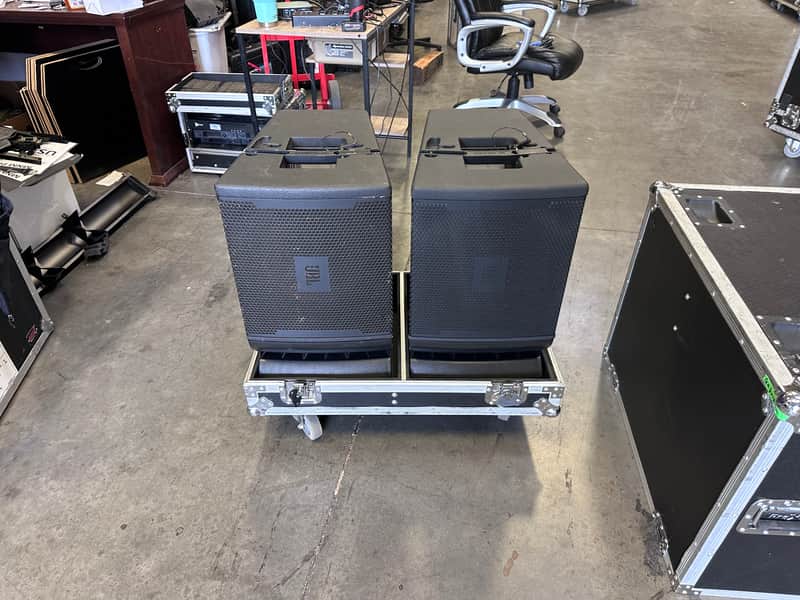 JBL VRX932LAP 12" 2-Way Powered Compact Line Array Speaker  - Pair with Road Case image 1