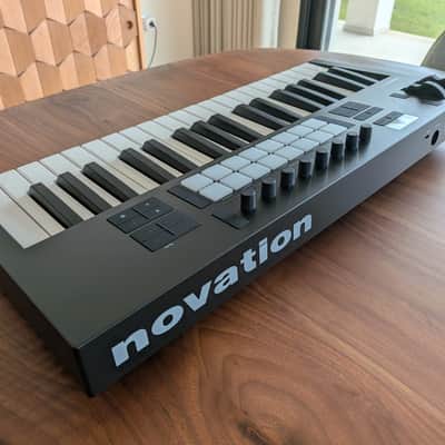 Novation Launchkey 37 MKIV MIDI Keyboard Controller - Black image 5