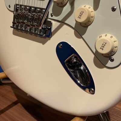 2015 Fender American PRO Standard Stratocaster HSS - Olympic White image 3