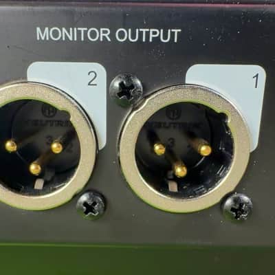 Universal Audio Apollo x16D - Mint image 12