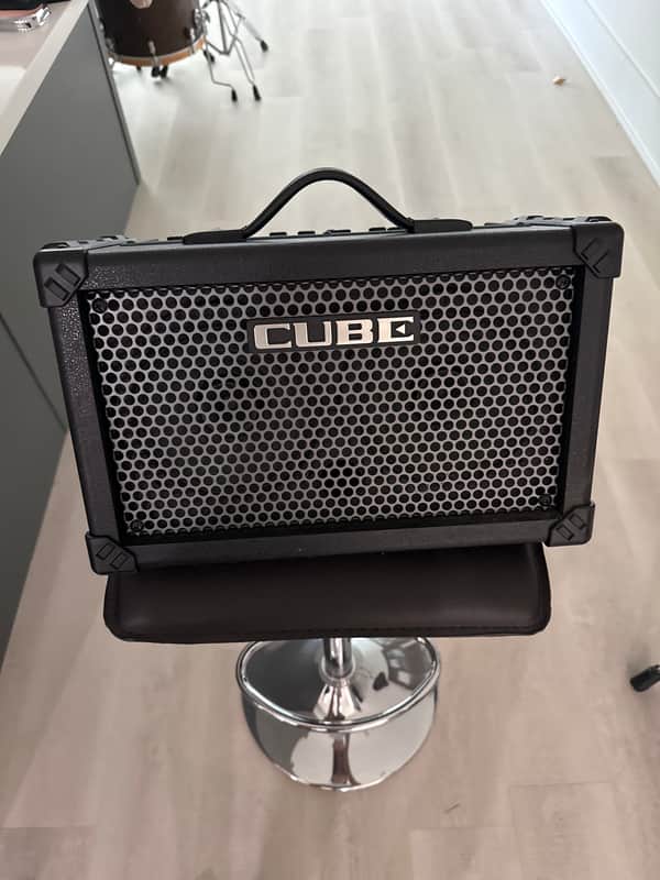 Roland Cube Street 2-Channel 2x2.5-Watt 2x6.5" Guitar Combo