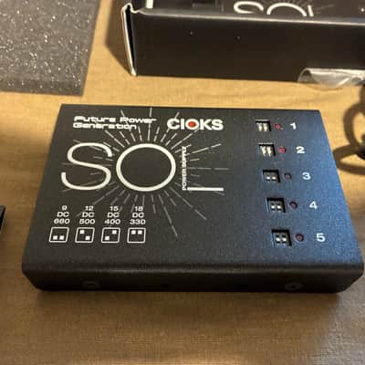 Used CIOKS SOL 5 Isolated Outlets Guitar Pedal Power Supply w/ Two Extra Cables image 9