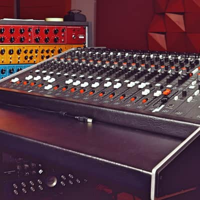 Harrison console 950 M 16 frame full 2011 16 Mic pre, 16 chnn, 16 eq modules, center section complete image 2