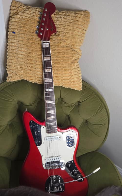 Fender Jaguar with Rosewood Fretboard 1966 - 1969 - Candy Apple Red