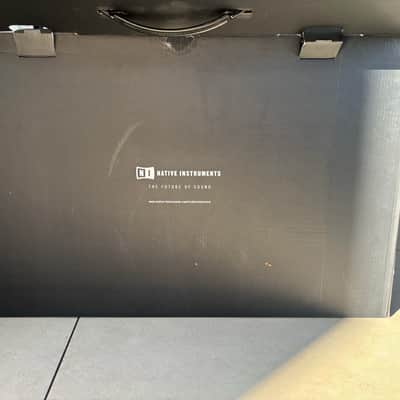 Native Instruments Traktor Kontrol S3 DJ Controller 2019 - Present - Black image 3