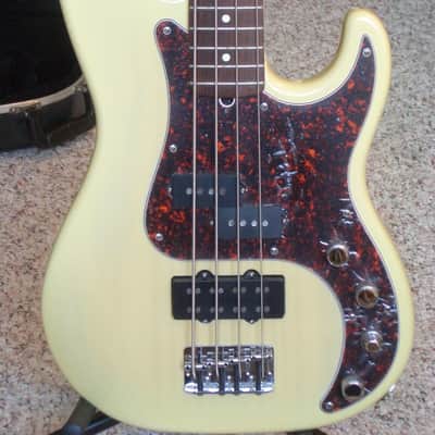 Fender 50th Anniversary American Deluxe Precision Bass Guitar & Case. image 4