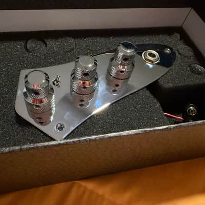 John East J Retro Bass Preamp for Jazz Bass Deluxe - Chrome image 1