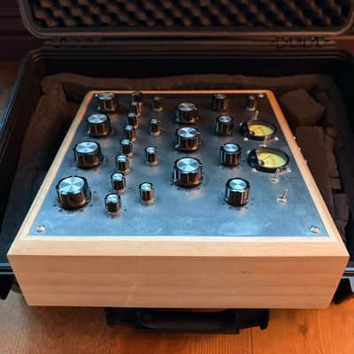 Condesa Carmen V incl. FX return, mic/line input, & carry case image 3
