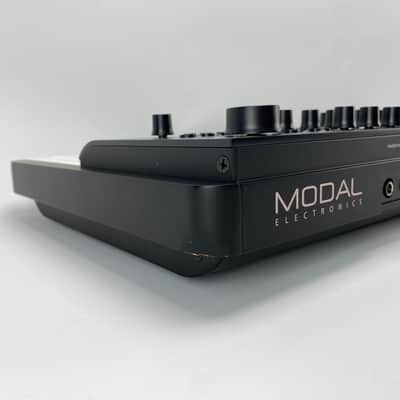 Modal Electronics Argon8 37-Key Polyphonic Wavetable Synthesizer - ( SNR-2107 ) image 4